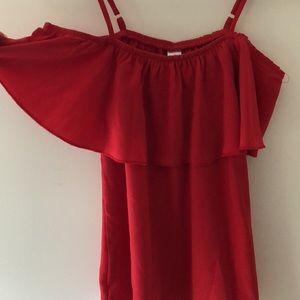 🎉5️⃣ for 2️⃣5️⃣ 🎉
Cold shoulder top with lace detail